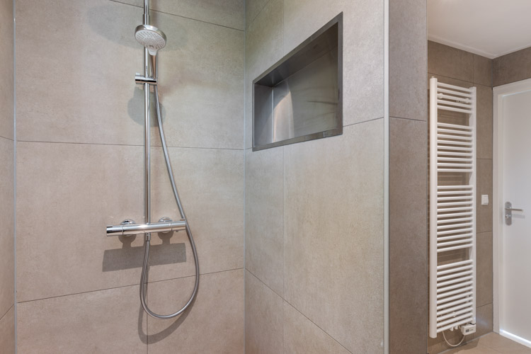 vakanthiehuis Armeria badkamer met design radiator