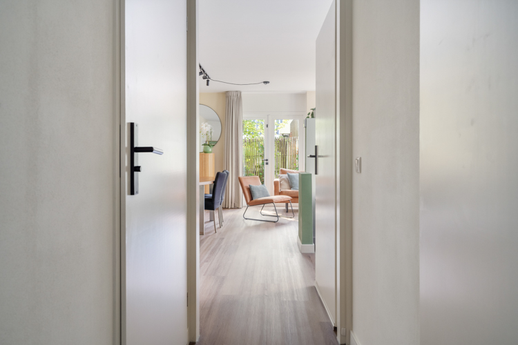 Hal en entree Boszicht 17 met licht interieur.