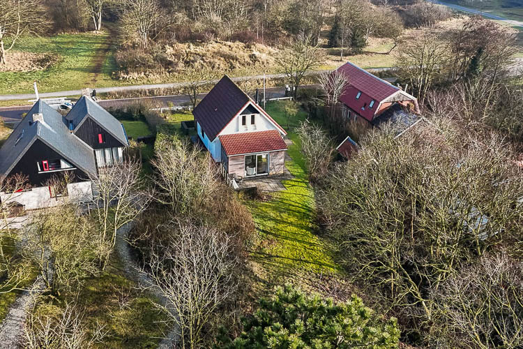 Idica vakantiehuis Schiermonnikoog tuin terras achterzijde