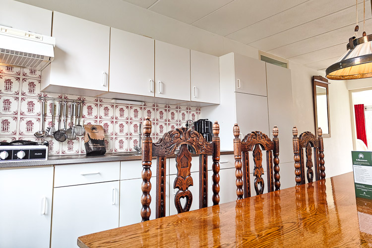 Idica vakantiehuis Schiermonnikoog keuken eettafel