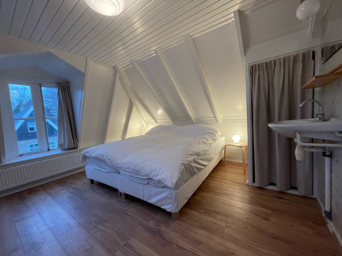 Kabouterhuisje Schiermonnikoog slaapkamer 2 persoonsbed