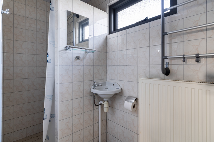 Winterkoning vakantiehuis Schiermonnikoog badkamer