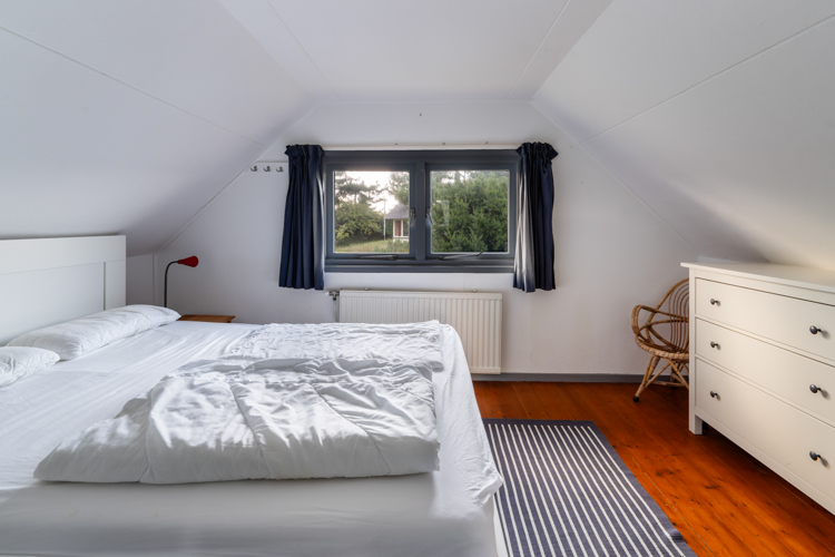 Winterkoning vakantiehuis Schiermonnikoog tweepersoonsbed slaapkamer