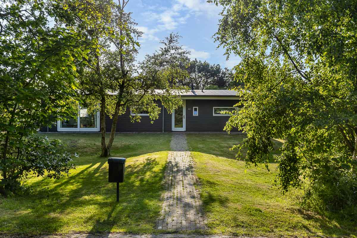 omgeving vrijstaand groene bomen hilghehorn bungalow schiermonnikoog