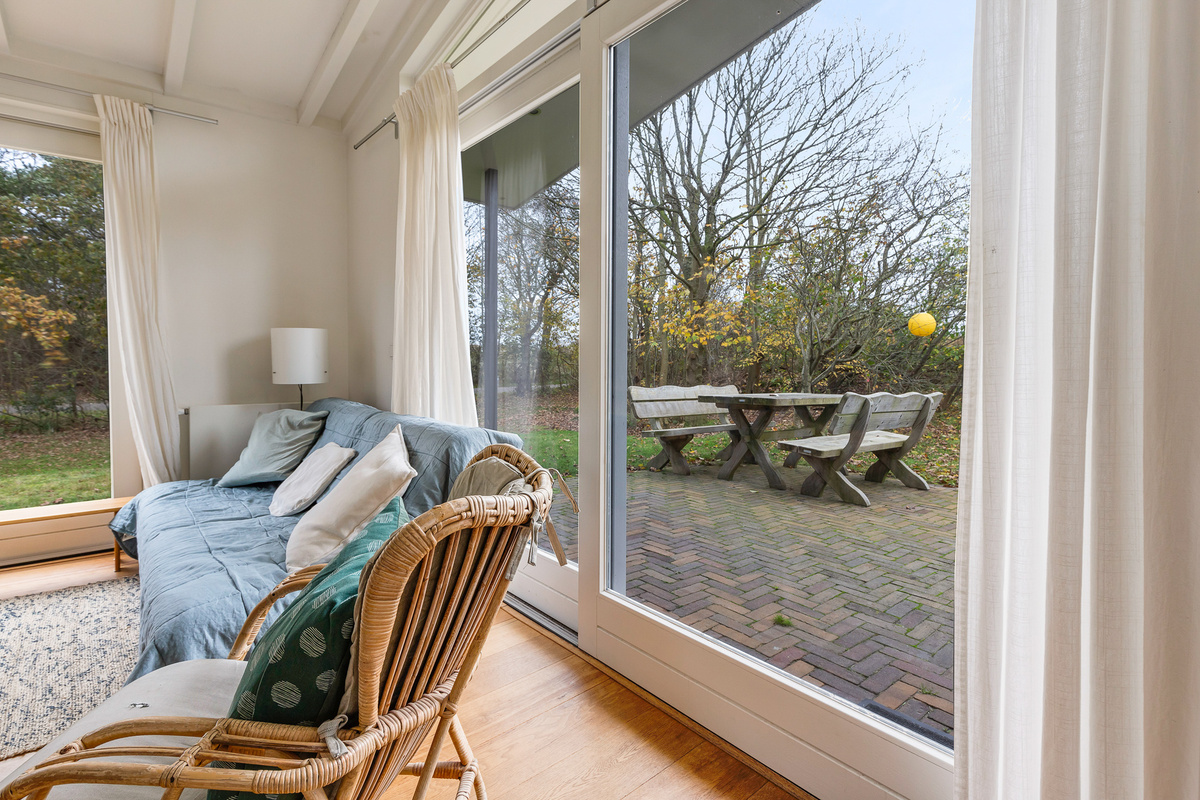 interieur uitzicht tuin terras binnen buiten hilghehorn bungalow schiermonnikoog
