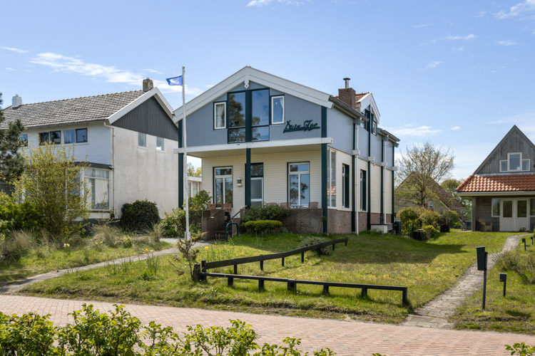 vakantiehuis Duin aan Zee woonkamer voorkant Badweg met tuin en pad