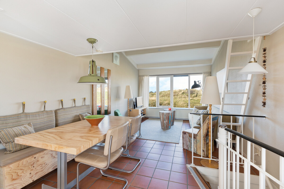 eettafel woonkamer zithoek vakantiehuis schiermonnikoog metula