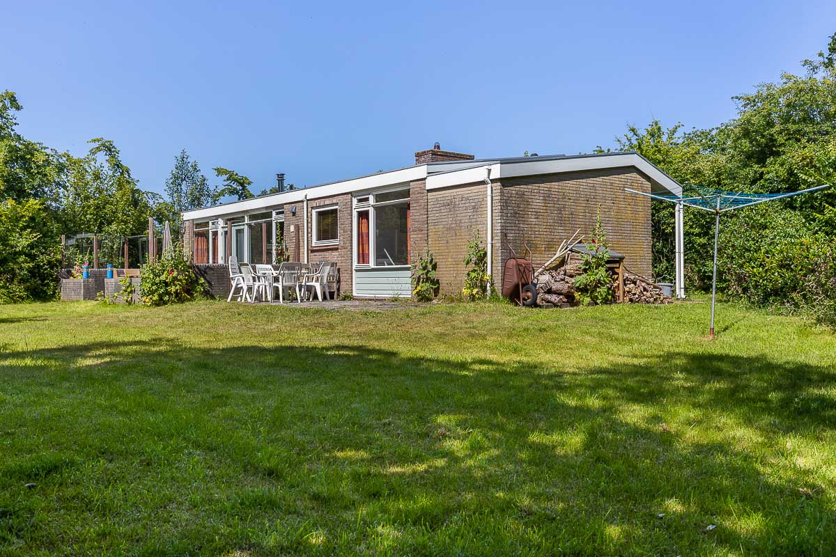 achteraanzicht van vakantiehuisje schiermonnikoog zuiderburen
