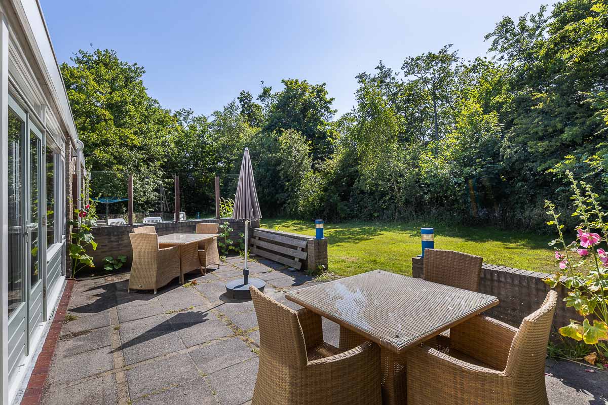 terras achtertuin van vakantiehuisje schiermonnikoog zuiderburen