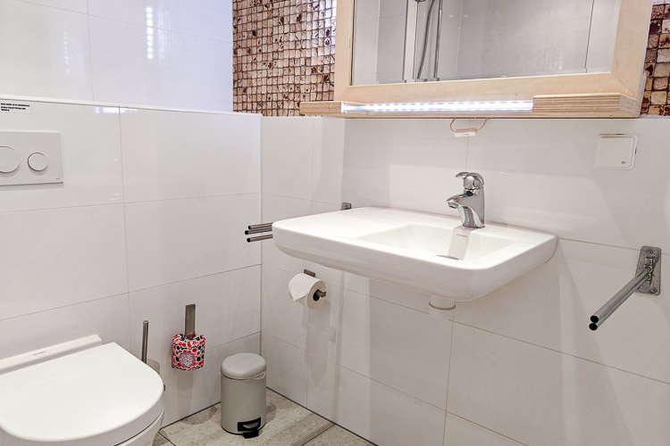 interieur huisje schiermonikoog metula badkamer details