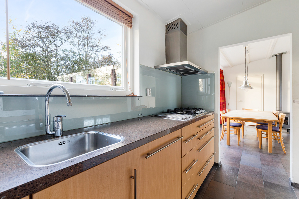 keuken van vakantiehuisje schiermonnikoog zuiderburen