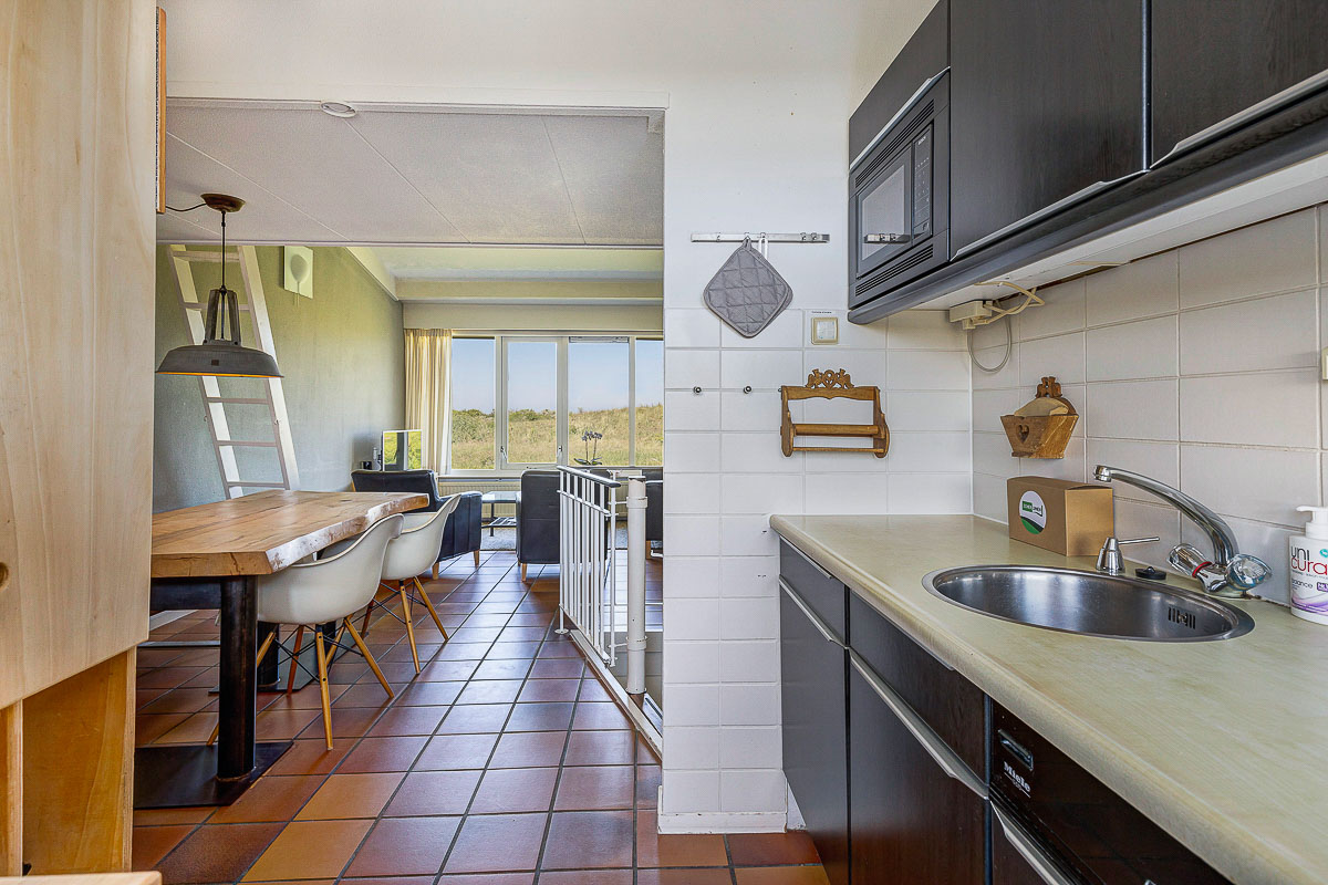 Keuken sepia vakantiehuisje op schiermonnikoog