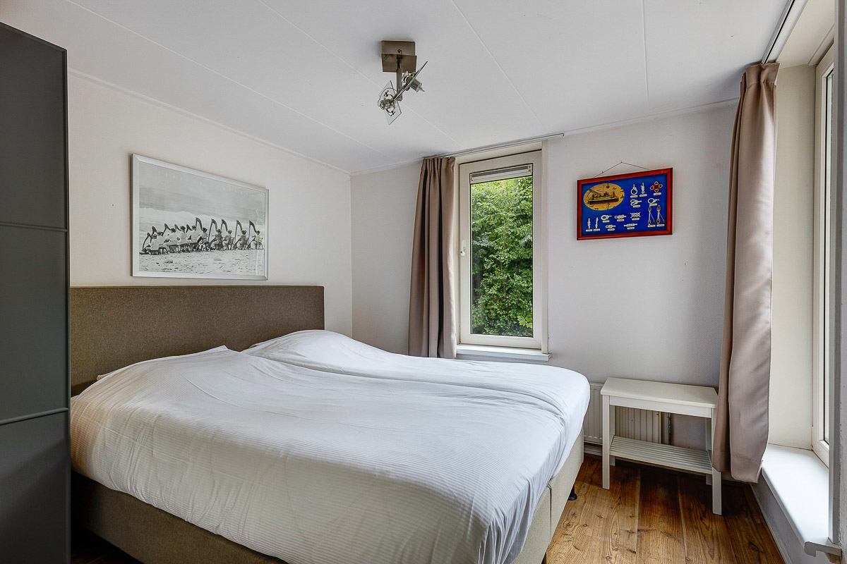 Tweepersoonskamer slaapkamer Sukerjantjen vakantiehuis schiermonnikoog