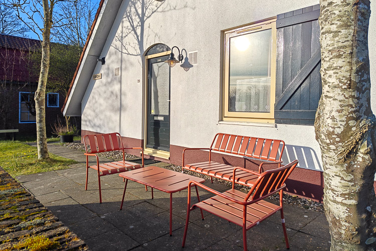 Idica vakantiehuis Schiermonnikoog terras voorzijde 