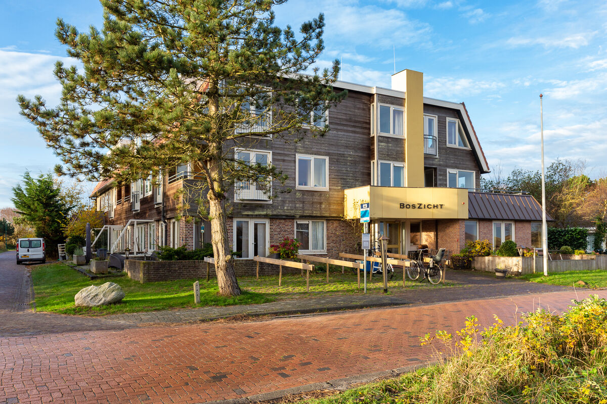 voorkant vakantiehuisje boszicht 16a schiermonnikoog