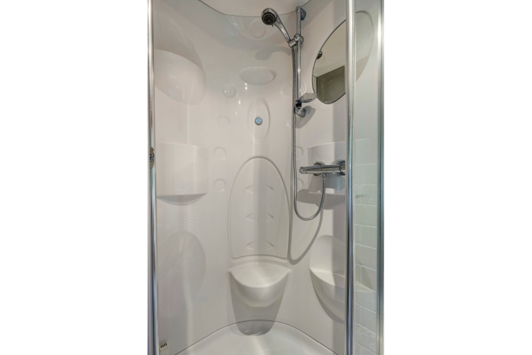 Badkamer eerste douche Sukerjantjen vakantiehuis schiermonnikoog